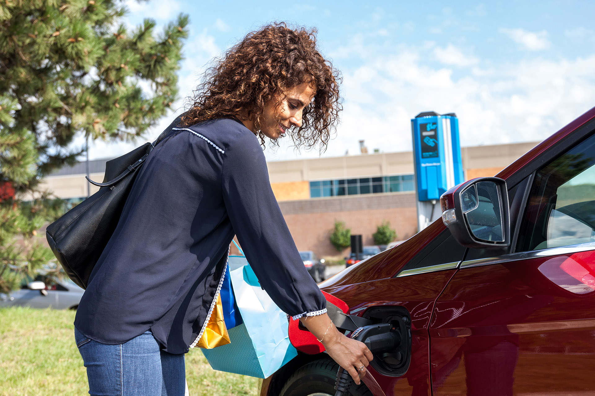 FLO Partners with CA State Senator to Introduce Equitable EV Charging Act