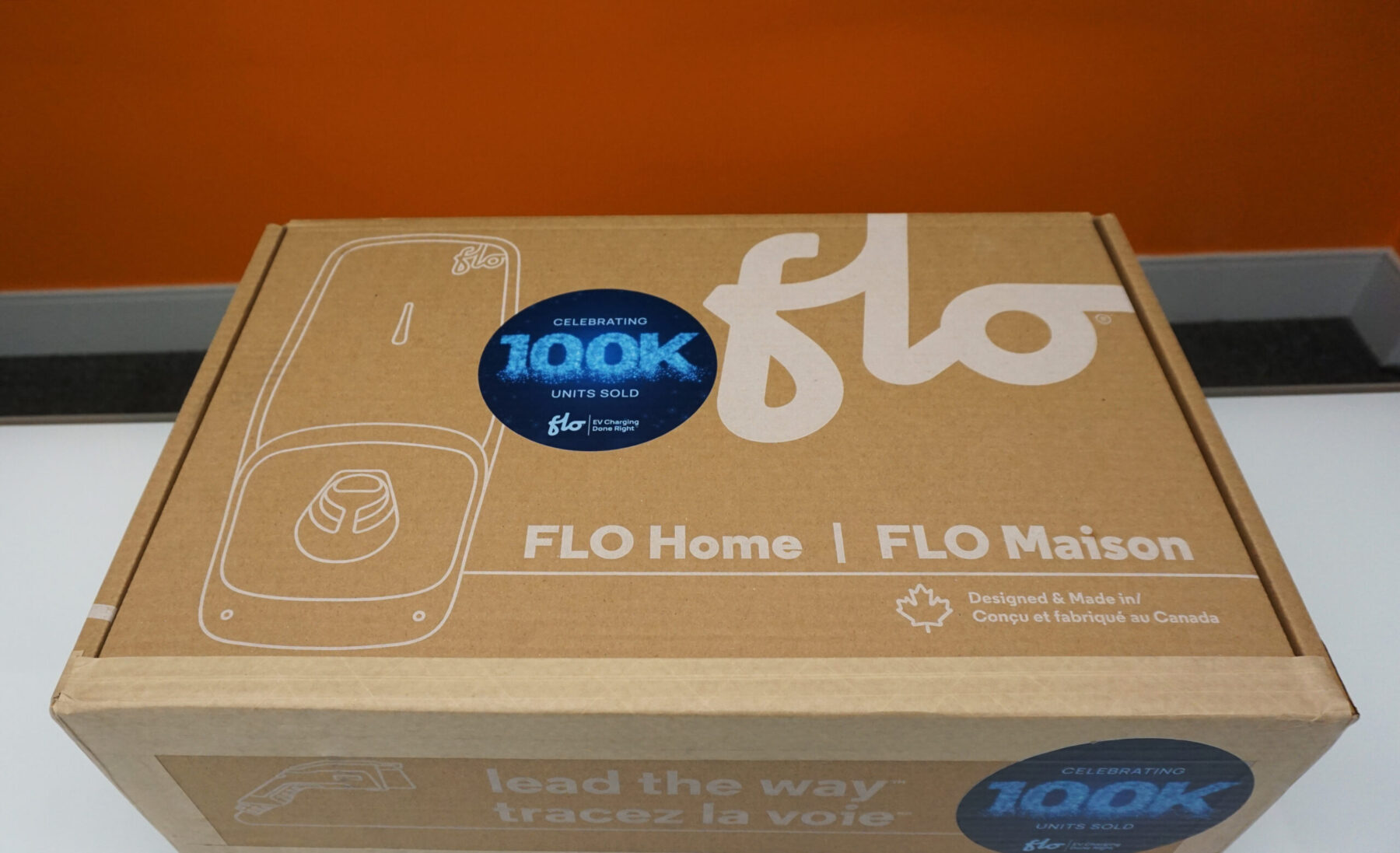 100000 flo chargersold with box scaled e1698095893798